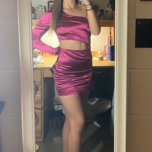 Homecoming/Cocktail/Formal Dress - Picture 2 of 4